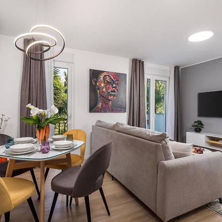 Modern Apartment Di Piu With Free 20M2 Garage Parking غييكا المظهر الخارجي الصورة