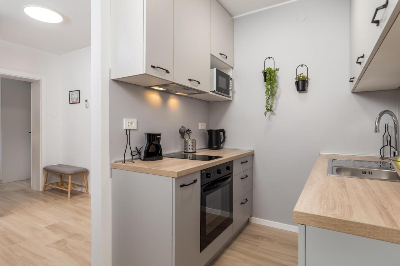 Modern Apartment Di Piu With Free 20M2 Garage Parking غييكا المظهر الخارجي الصورة
