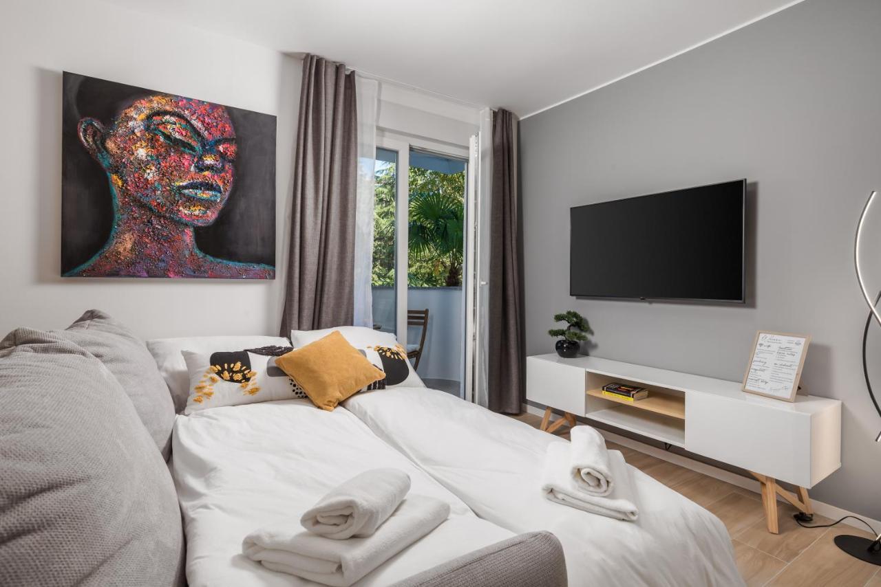 Modern Apartment Di Piu With Free 20M2 Garage Parking غييكا المظهر الخارجي الصورة