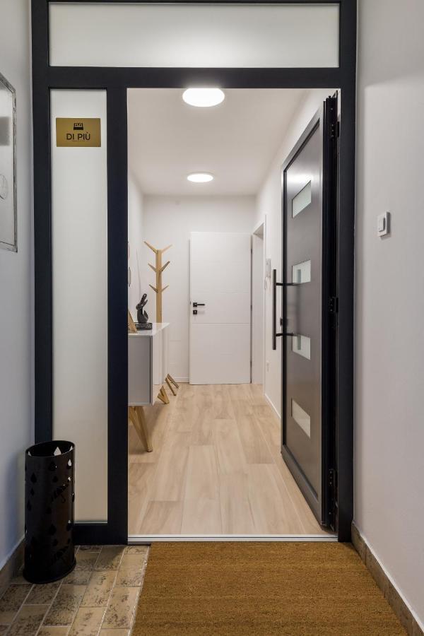 Modern Apartment Di Piu With Free 20M2 Garage Parking غييكا المظهر الخارجي الصورة